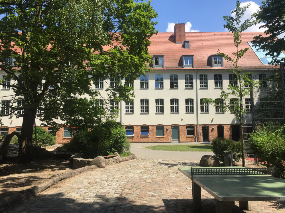 Schulhof Comenius-Schule Potsdam (2023)