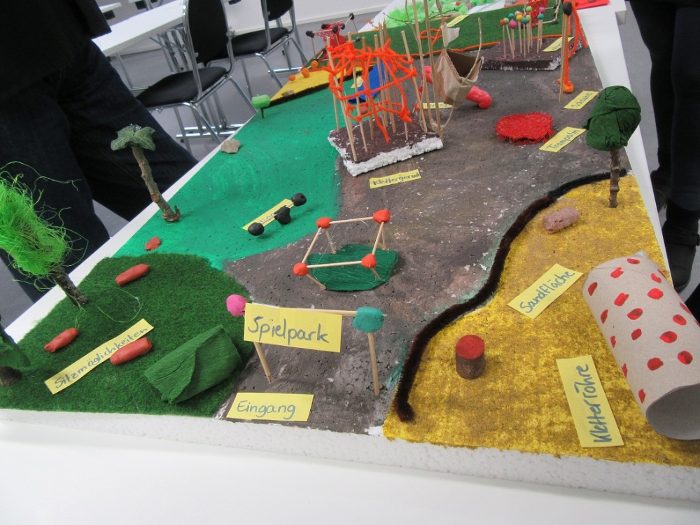Spielplatzwerkstatt bei der „Karl-Marx“ (2016)